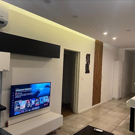 Suite In San Telmo Dormitorio En Suite Con Dos Banos Y Balcon A La Calle بوينس آيرس المظهر الخارجي الصورة