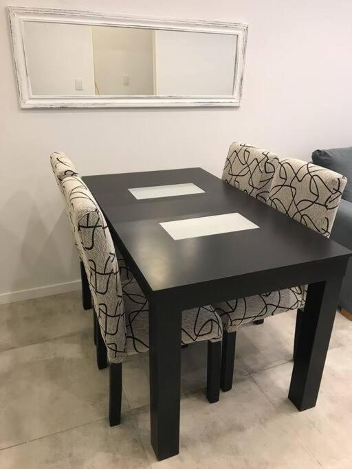 Suite In San Telmo Dormitorio En Suite Con Dos Banos Y Balcon A La Calle بوينس آيرس المظهر الخارجي الصورة