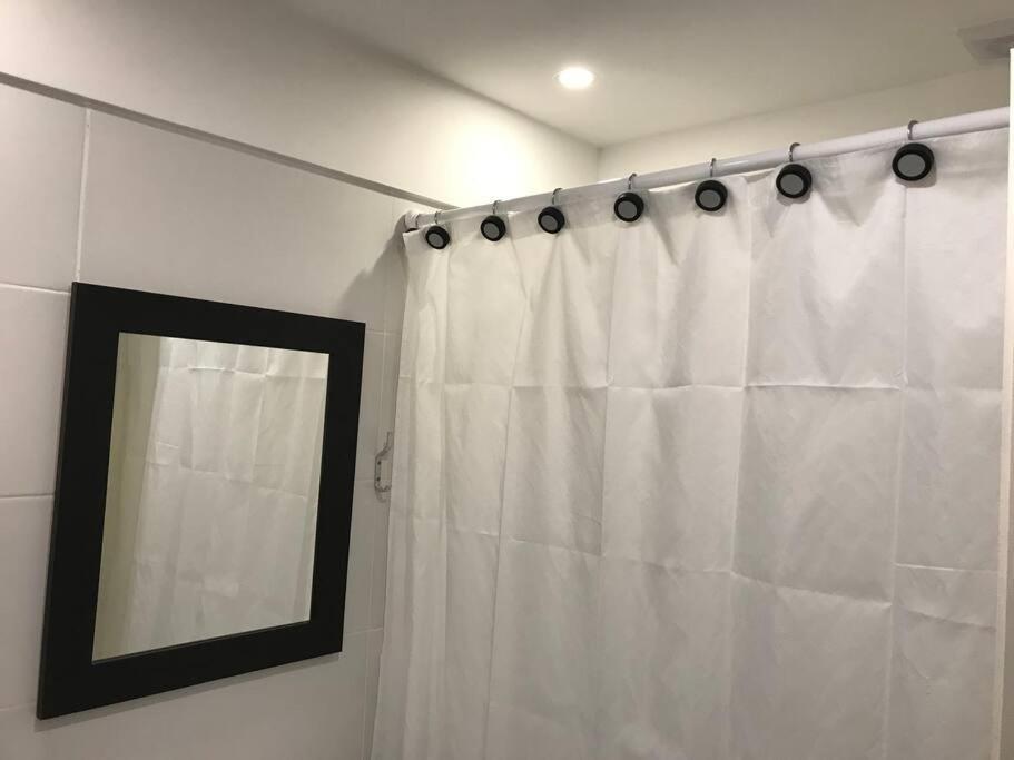 Suite In San Telmo Dormitorio En Suite Con Dos Banos Y Balcon A La Calle بوينس آيرس المظهر الخارجي الصورة
