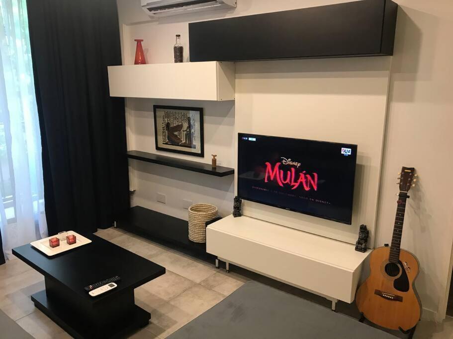 Suite In San Telmo Dormitorio En Suite Con Dos Banos Y Balcon A La Calle بوينس آيرس المظهر الخارجي الصورة