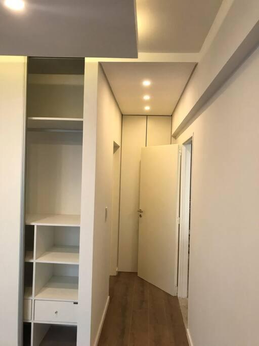 Suite In San Telmo Dormitorio En Suite Con Dos Banos Y Balcon A La Calle بوينس آيرس المظهر الخارجي الصورة