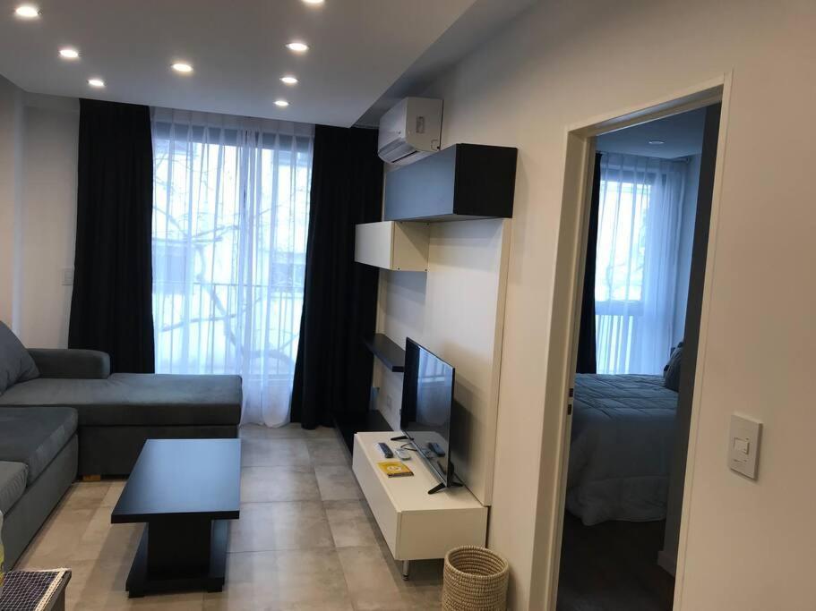 Suite In San Telmo Dormitorio En Suite Con Dos Banos Y Balcon A La Calle بوينس آيرس المظهر الخارجي الصورة