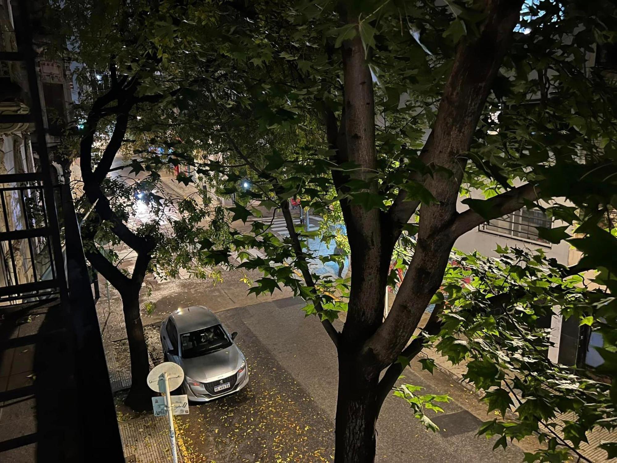 Suite In San Telmo Dormitorio En Suite Con Dos Banos Y Balcon A La Calle بوينس آيرس المظهر الخارجي الصورة