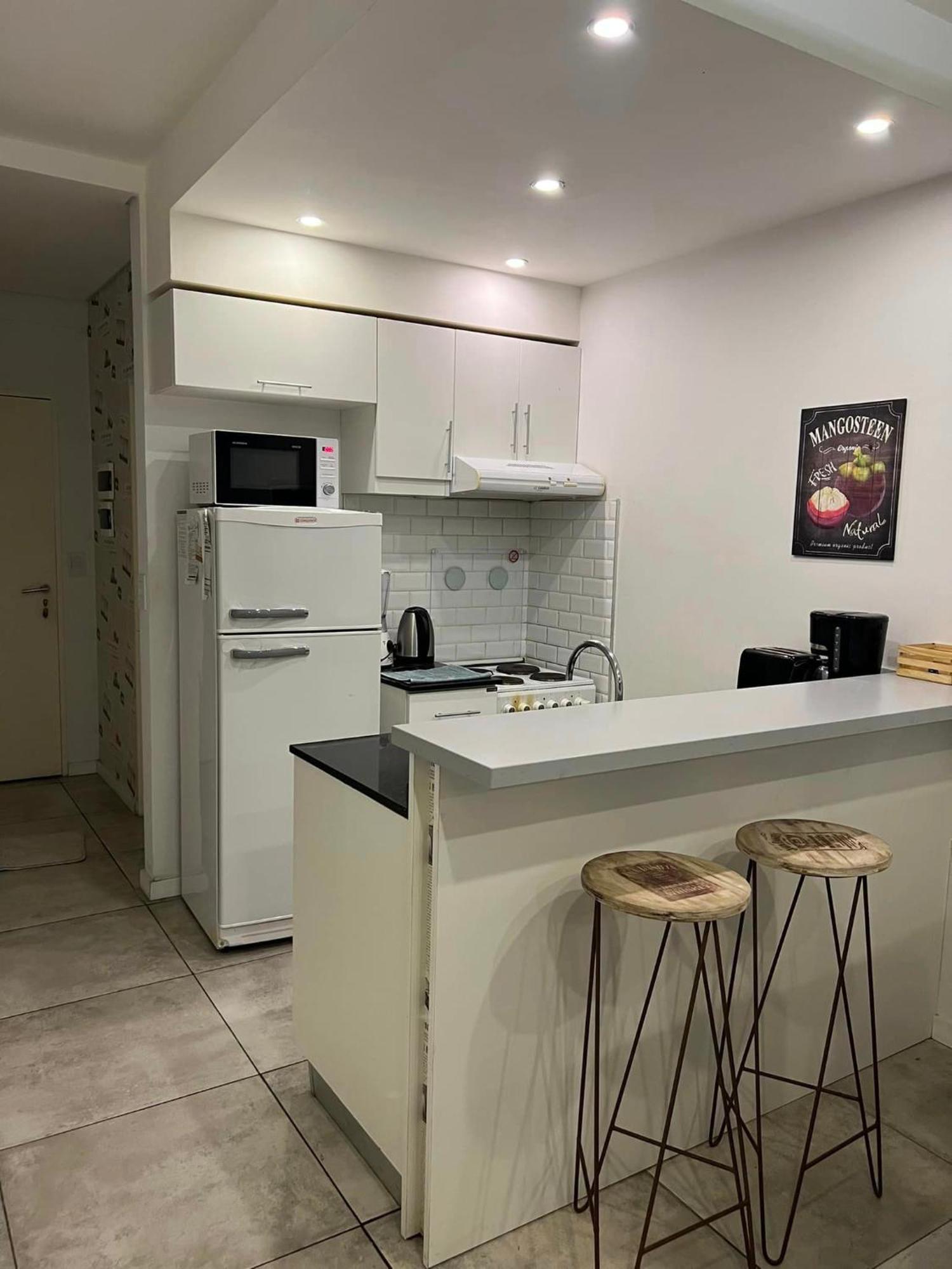 Suite In San Telmo Dormitorio En Suite Con Dos Banos Y Balcon A La Calle بوينس آيرس المظهر الخارجي الصورة
